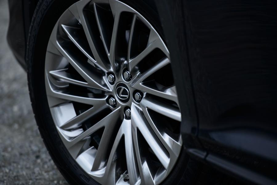 Колеса Lexus RX450hL 2019 года  (JP) (фото 9 из 10)